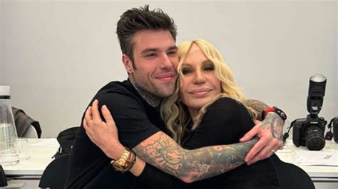 Fedez e la proposta a Donatella Versace per la Milano Fashon 